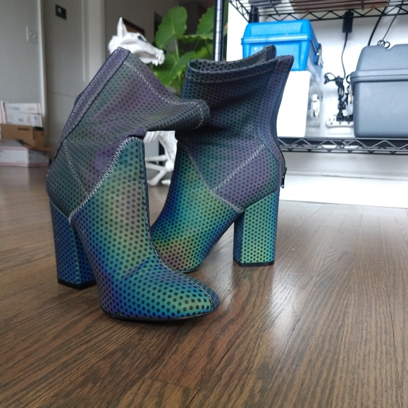 Holographic heels - Picture 3 of 4
